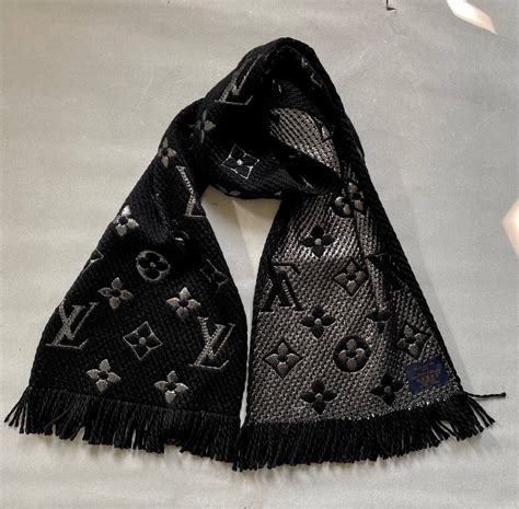 sciarpa louis vuitton contraffatta|Scopri come distinguere tra una Louis Vuitton falsa e originale: .